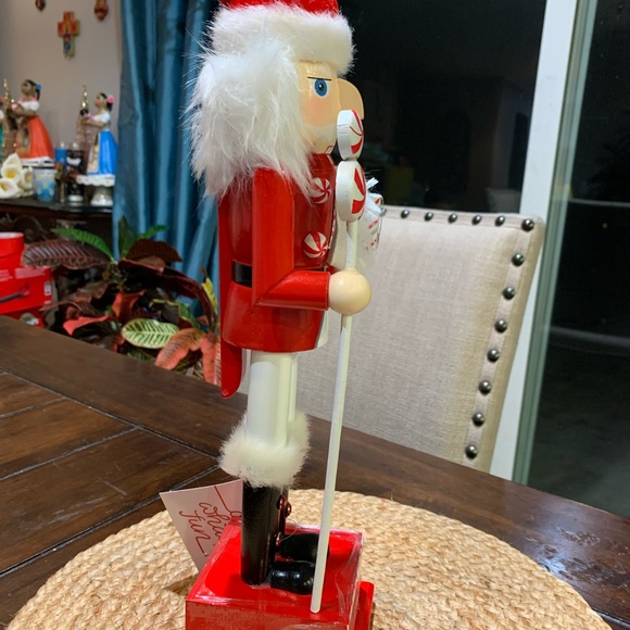 Christmas Countdown Nutcracker - Picture 4 of 6